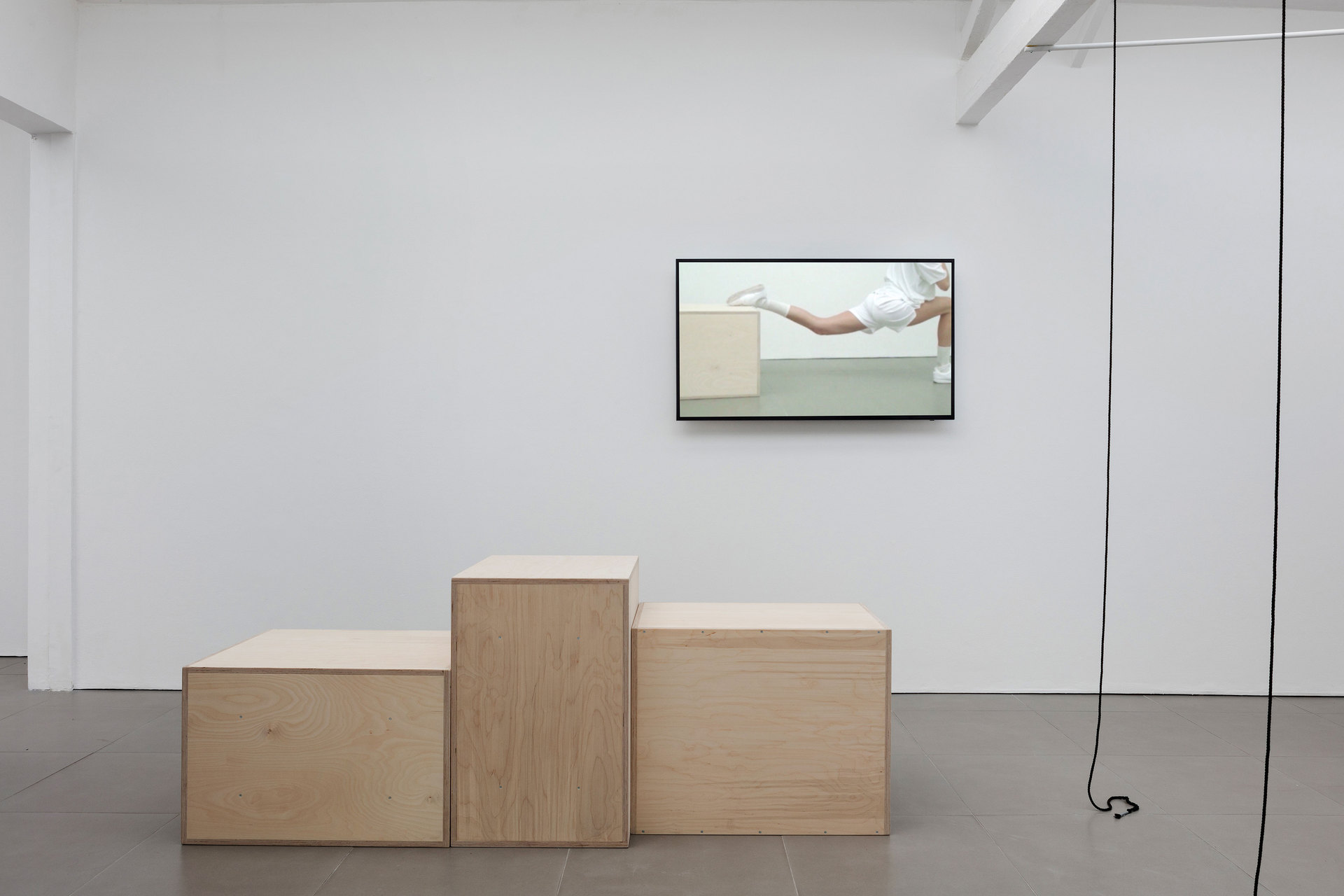 Nina Cristante,  fitnessed I, 2016,  digital HD video, 5 mins looped, fitnessed III, 2016, plywood 3 plyometric boxes, Cell Project Space 