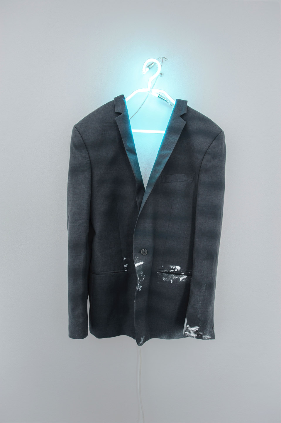 Florian Auer, From Nine to Five, 2013, neon, jacket, airbrushed paint, (75 x 135 x 75 cm)