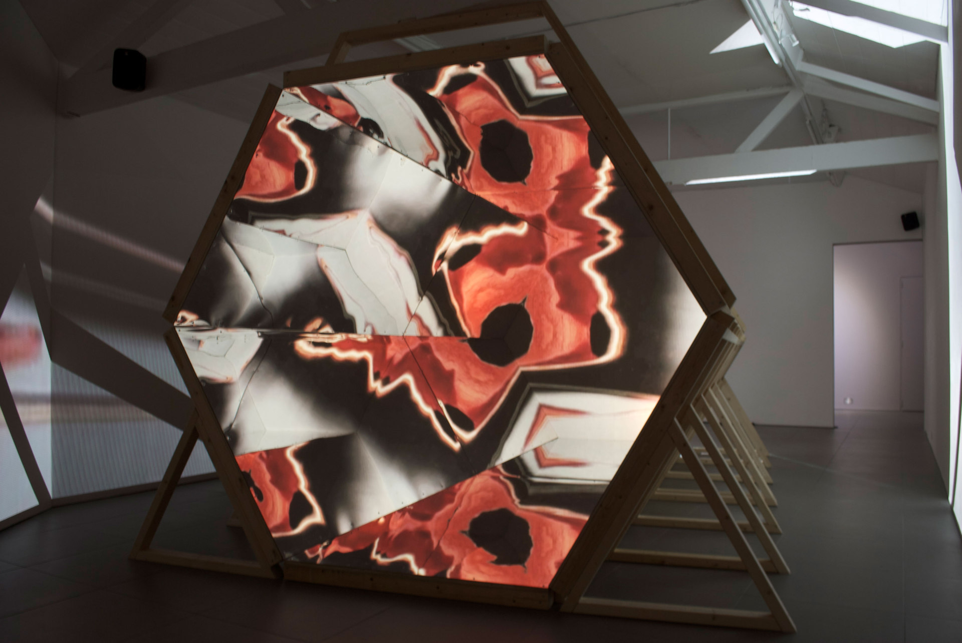 Laura Buckley, Fata Morgana, 2012, mixed media with 1/3 edition digital video, projection, duration 8:18 min, (l. 480 x w. 290 x h. 242 cm), Cell Project Space
