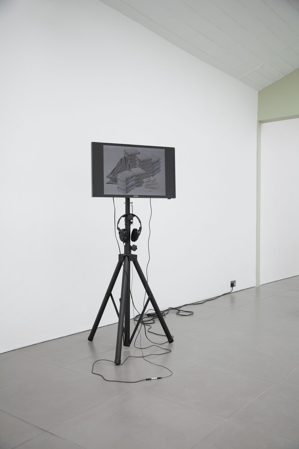 Rachel Reupke, Containing Matters Of No Very Peaceable Colour, 2009, video still, HD video, duration 5:18 mins, Cell Project Space