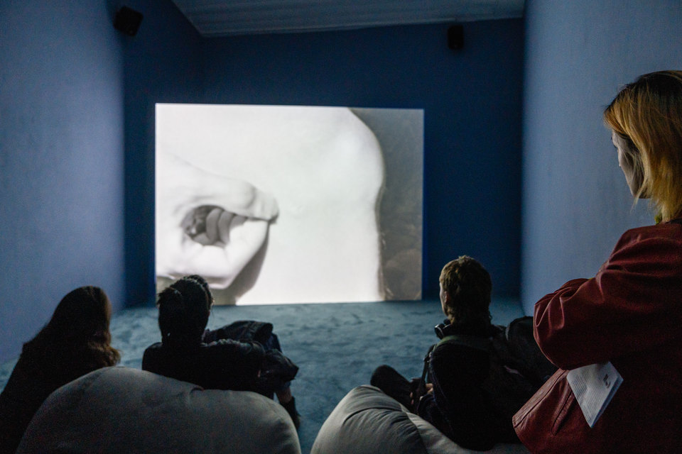  Peng Zuqiang, Sight Leak, Installation View, 2022, single-channel video installation, b&w 16mm and super 8mm film transferred to HD video, 12:15
