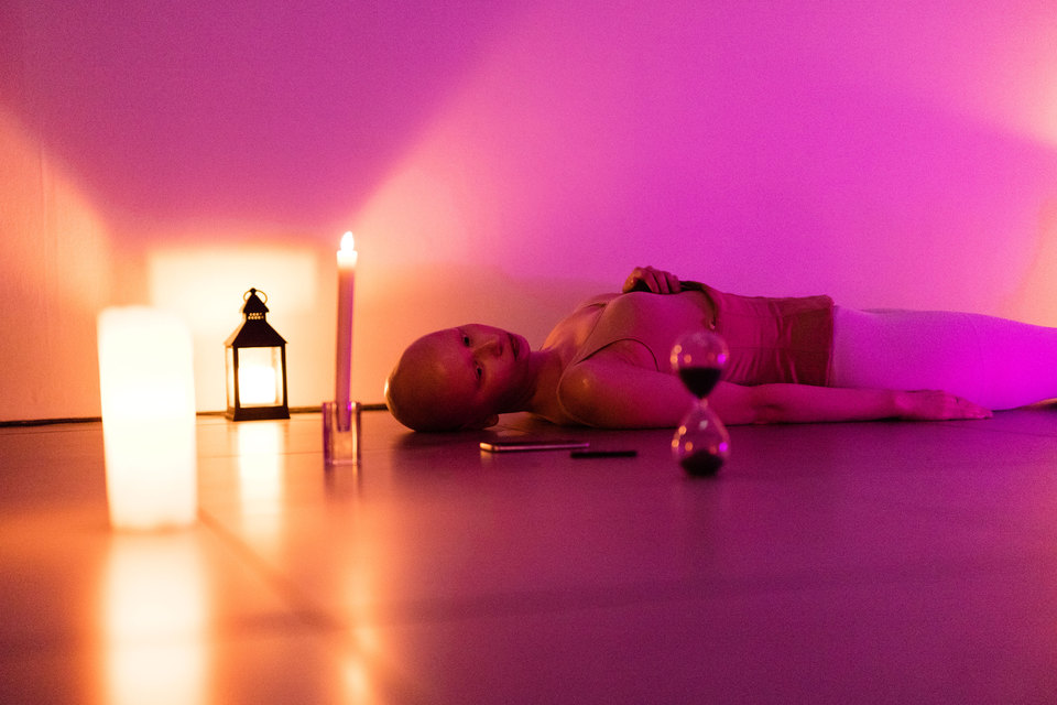 Zuzanna Bartoszek, Meditation No. 3, 2017, part of "Reading Pleasure" event, 2017 Zuzanna Bartoszek, Meditation No. 3, 2017, part of "Reading Pleasure" event, Cell Project Space, 2017