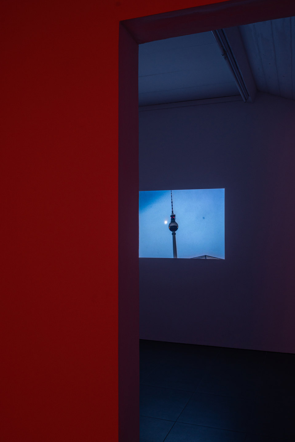 Max Göran, Mitsubishi Hop-On, Hop-Off – Grand Finale, Installation View, 2023, HD video, 12:43, single-channel video installation